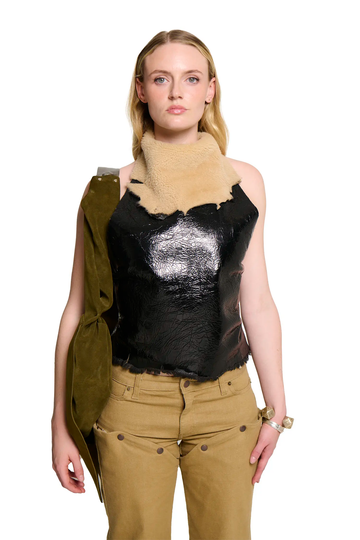 Vys Halter in Black